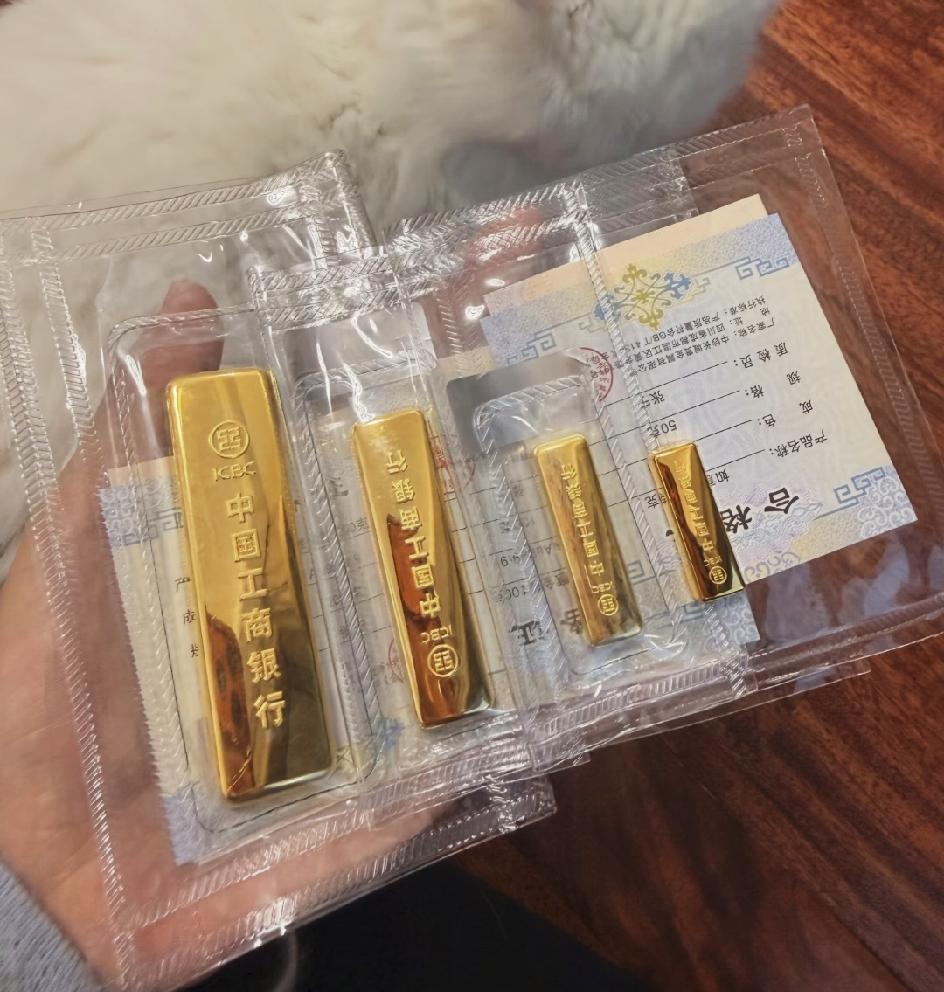 手里有黄金的人，这次可能真的要睡不着觉了，不是因为金价又涨了，而是8月份马