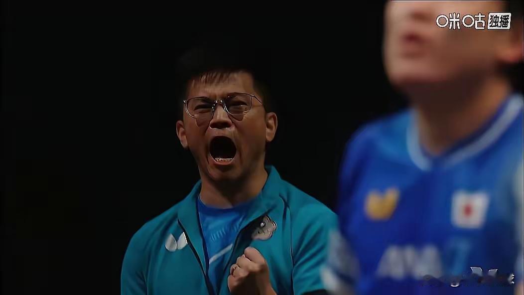 张本满场瞎叫：林昀儒教练实在“忍不住”了比赛打到最后一局，听着张本智和叫了