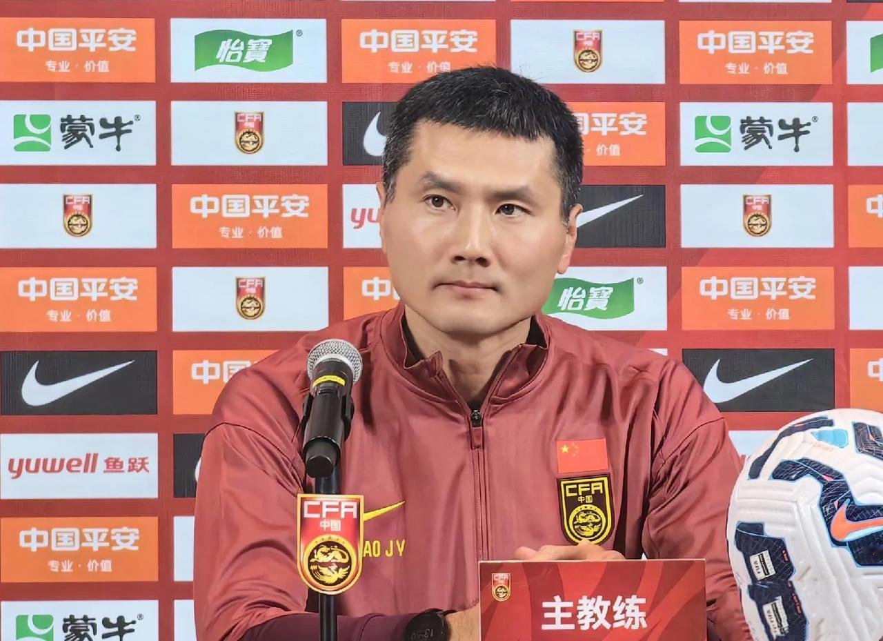 国足主帅邵佳一透露了老将入选国足的原因。他在媒体见面会上接受记者采访时表示，之