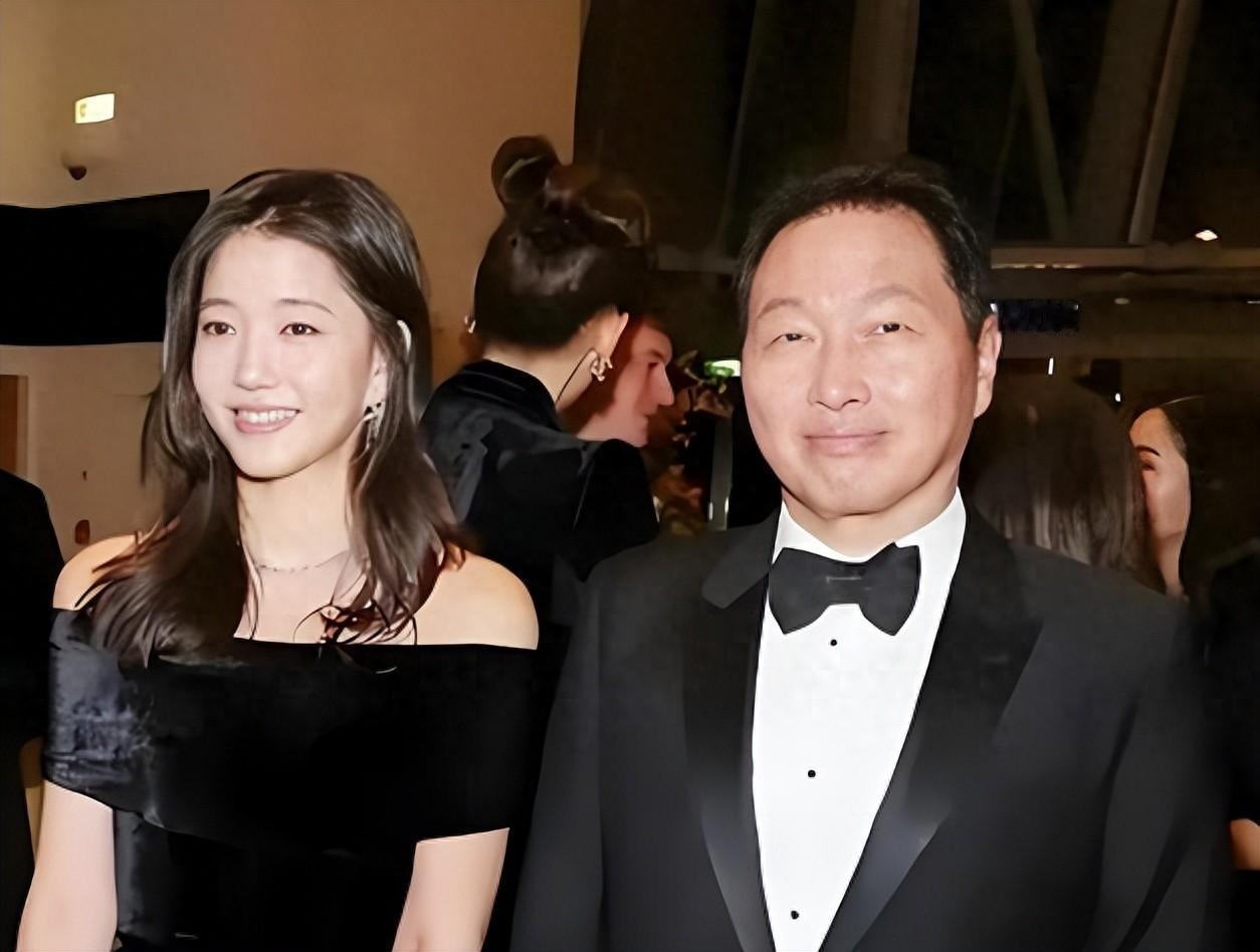 “地表最强小三”！48岁拿下百亿老头却说：我对钱根本没兴趣。金熙英面对镜头展示