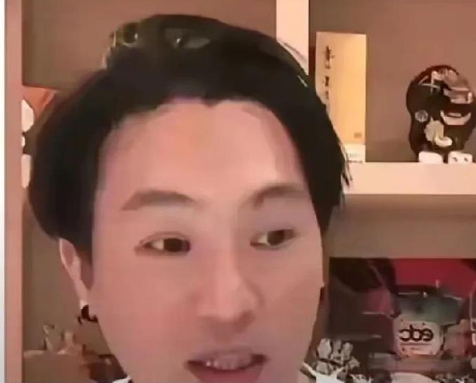 知情人透露，具俊烨并不是真的每天都去守墓。他最近的被拍到的给大S守墓的各种照片