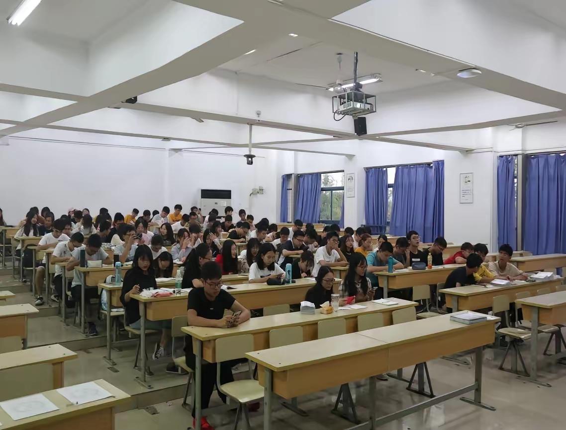 各个大学的复试陆陆续续都要结束了，应该说是几家欢喜几家愁。我儿子宿舍的三名浙江