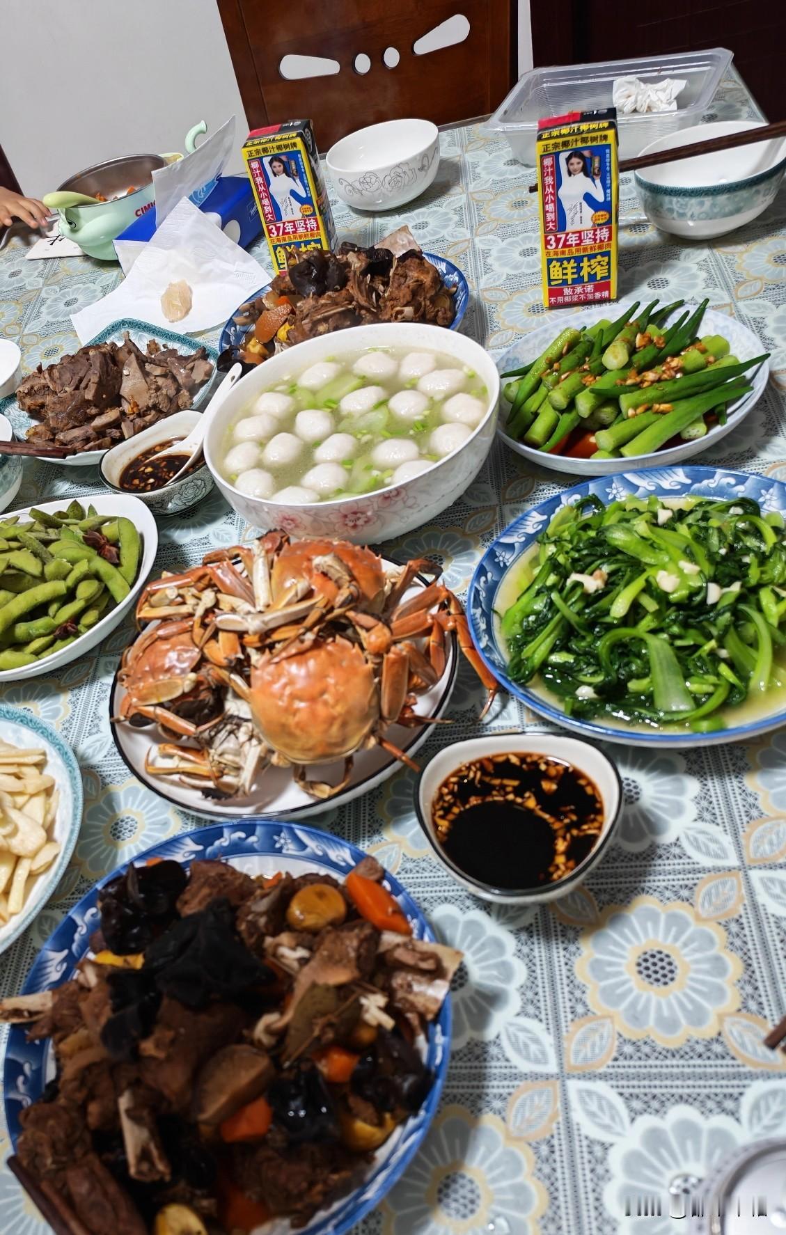 我现在返聘上班,妻子退休在家。我返聘后在家里的待遇可好了。回到家里吃完饭,妻