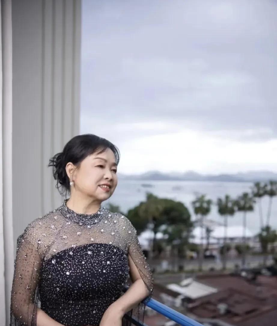 见过很多现在退休工资三四千的大叔大爷们，年轻时工资都不高，只够养家糊口，常常被老