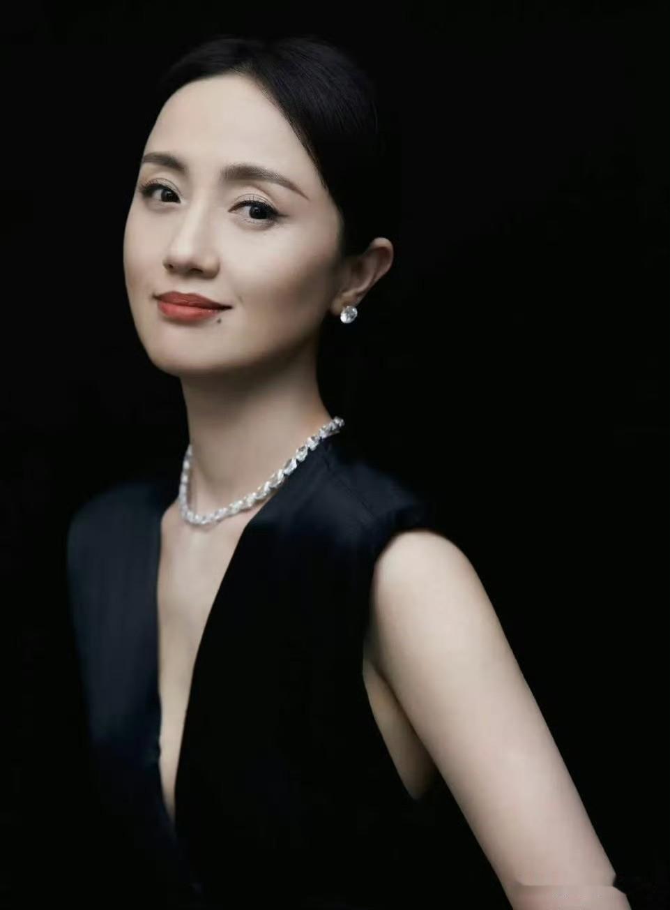 5月26日，第31届上海电视节白玉兰奖入围名单公布，已故女演员朱媛媛凭遗作《小城