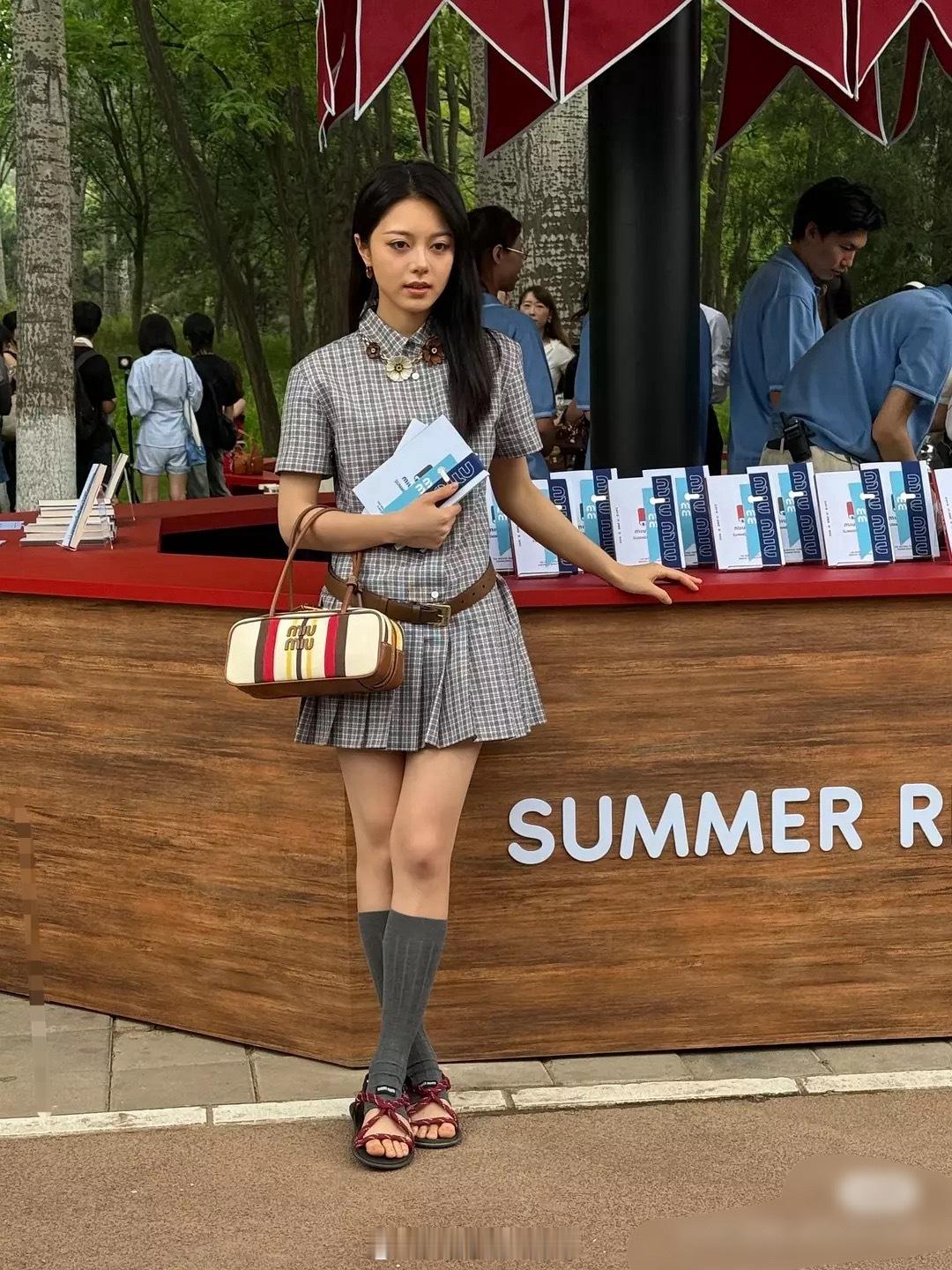 赵今麦今天MiuMiu活动线下生图，状态怎么样？🙋​​​