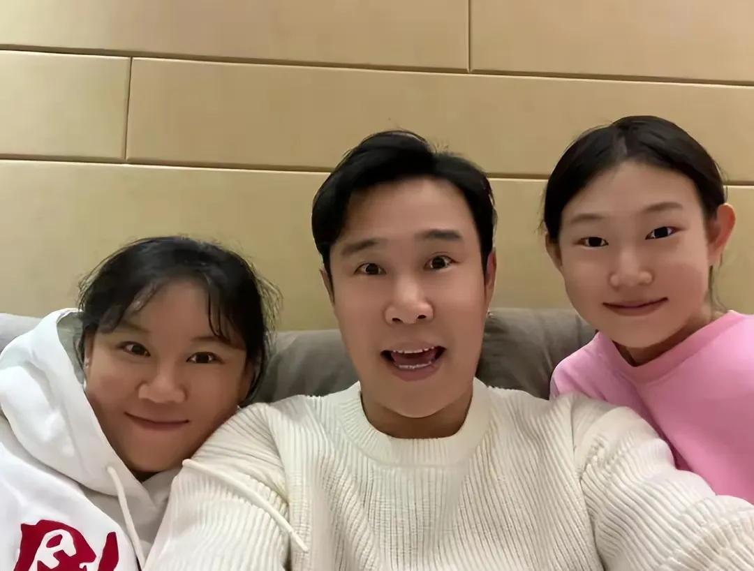 最幸福的星二代还是王诗龄而是小沈阳的女儿的沈佳润吧！作为独生女的她，从小家庭