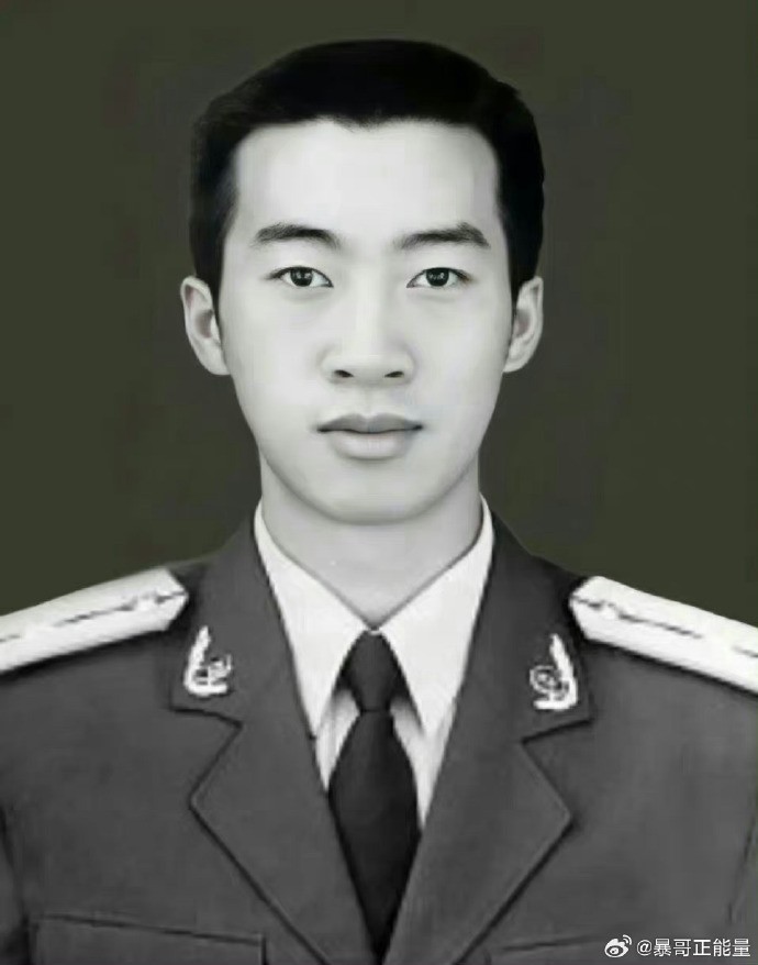 请您停留1秒钟，向缉毒英雄甘祖荣致敬。