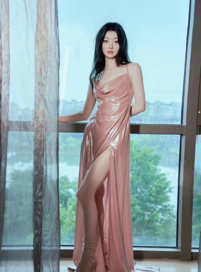 单依纯这个脚踝，有人懂吗?好美的腿好瘦