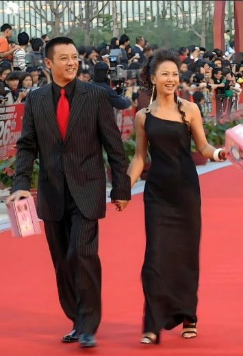 原来他俩是夫妻，这夫妻俩可真低调，演的也好！佟凡，1960年北京生人，毕
