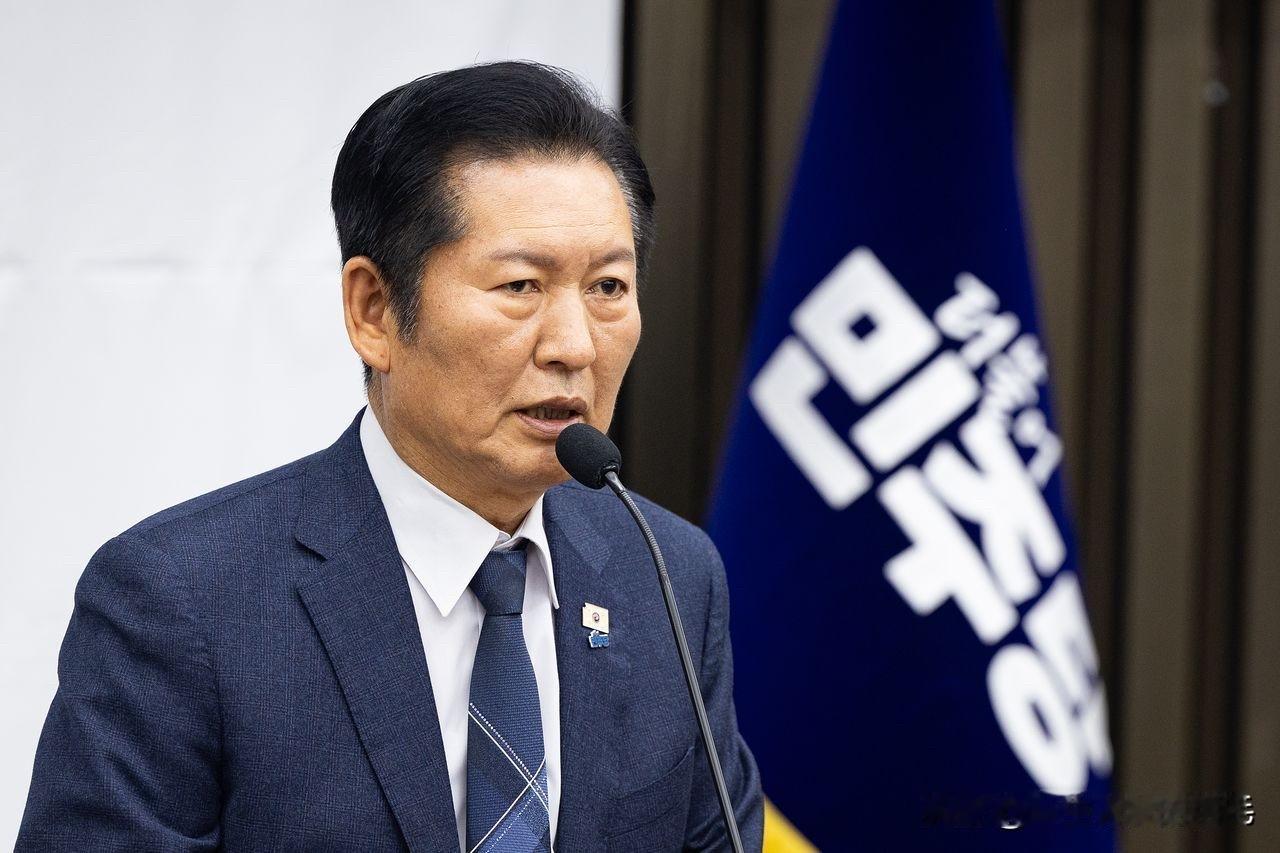 2月8日韩国共同民主党党首郑清来就第二次特检候选人推荐争议正式致歉，承认本党人事