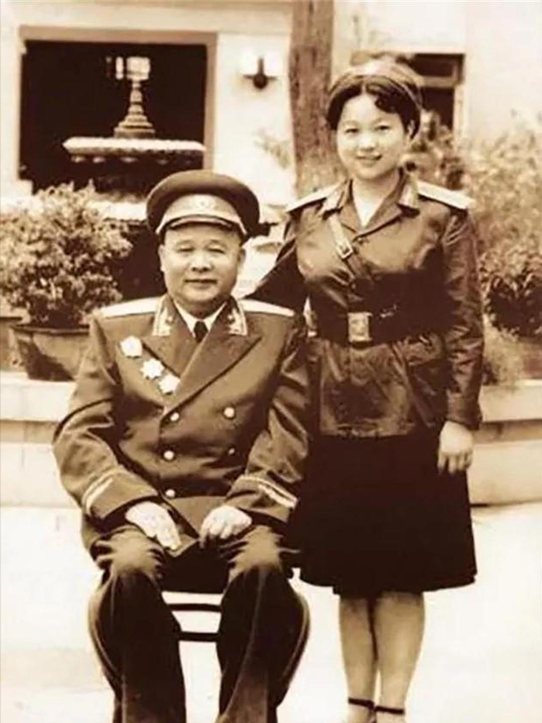 1955年广播一响，山村农妇才知，失散28年的父亲是开国大将1955年，与