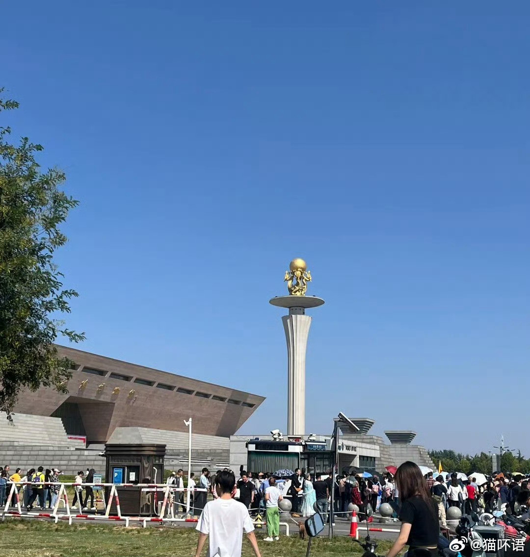 洛阳博物馆要闭馆一年了，在我去过的寥寥几家博物馆里，对这个博物馆感情特别不一样。24年国庆我们去河南