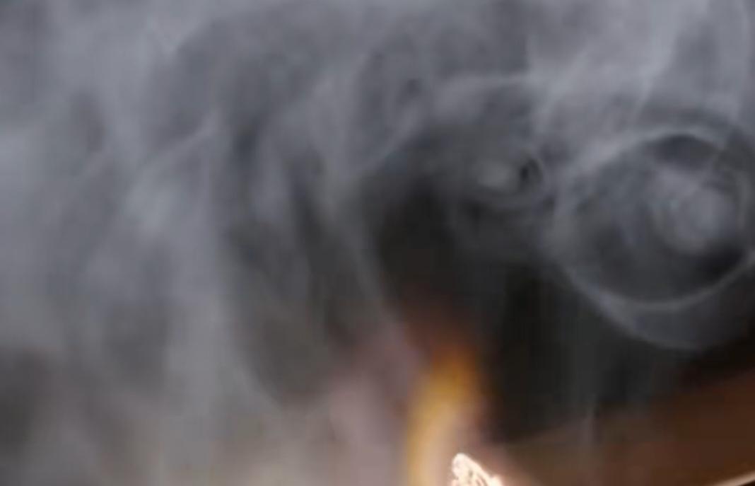 河南有一男子，因频繁咳嗽且痰中带血，去医院检查确诊肺癌，在他治疗期间，他的弟弟也