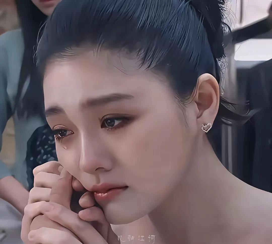 大S去世之前，她终于发现：能倾尽所有、不顾一切救她的人只有汪小菲。所以，她让老S