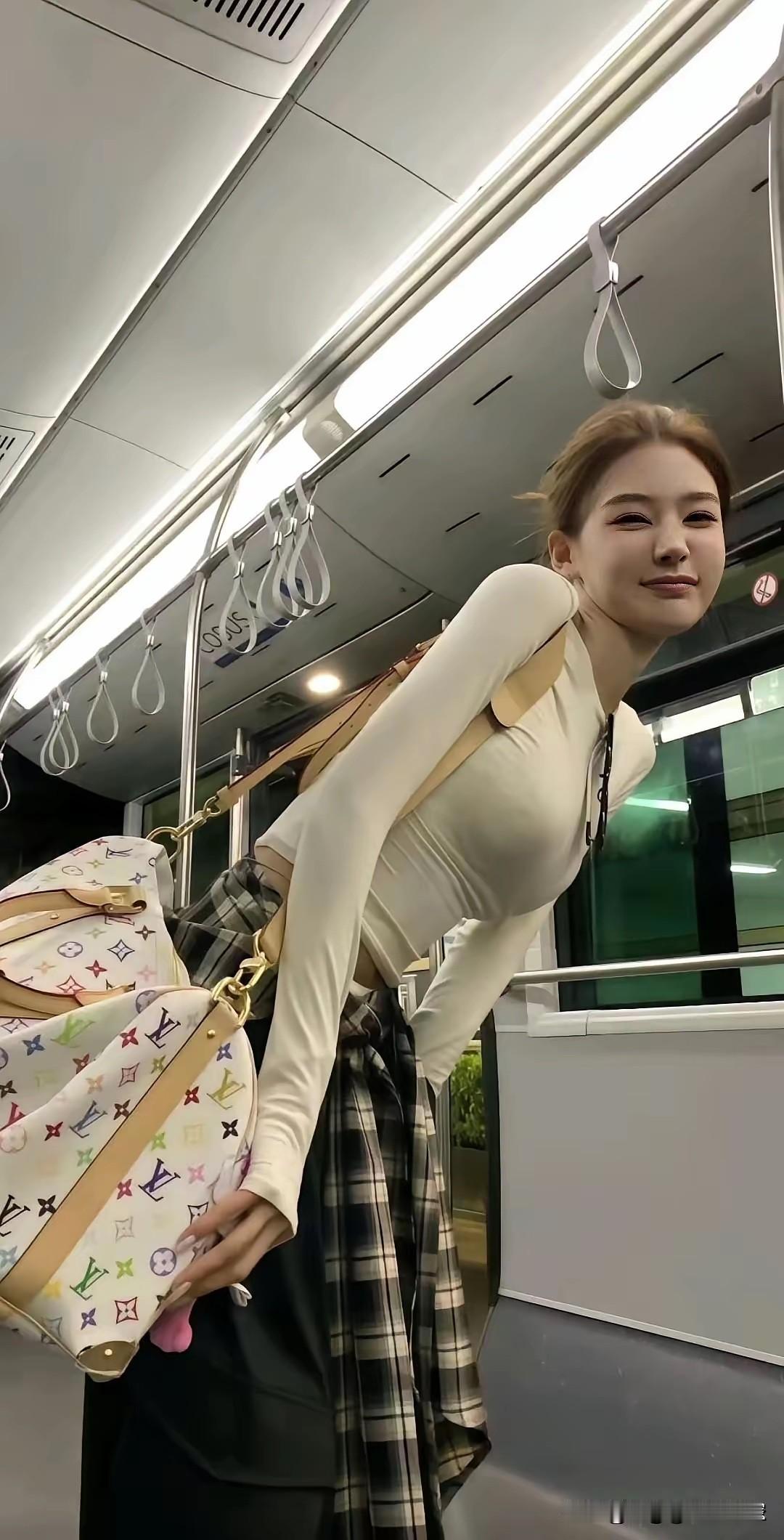 我怀疑男人都喜欢这样的，不接受反驳！[呲牙笑][呲牙笑][呲牙笑]