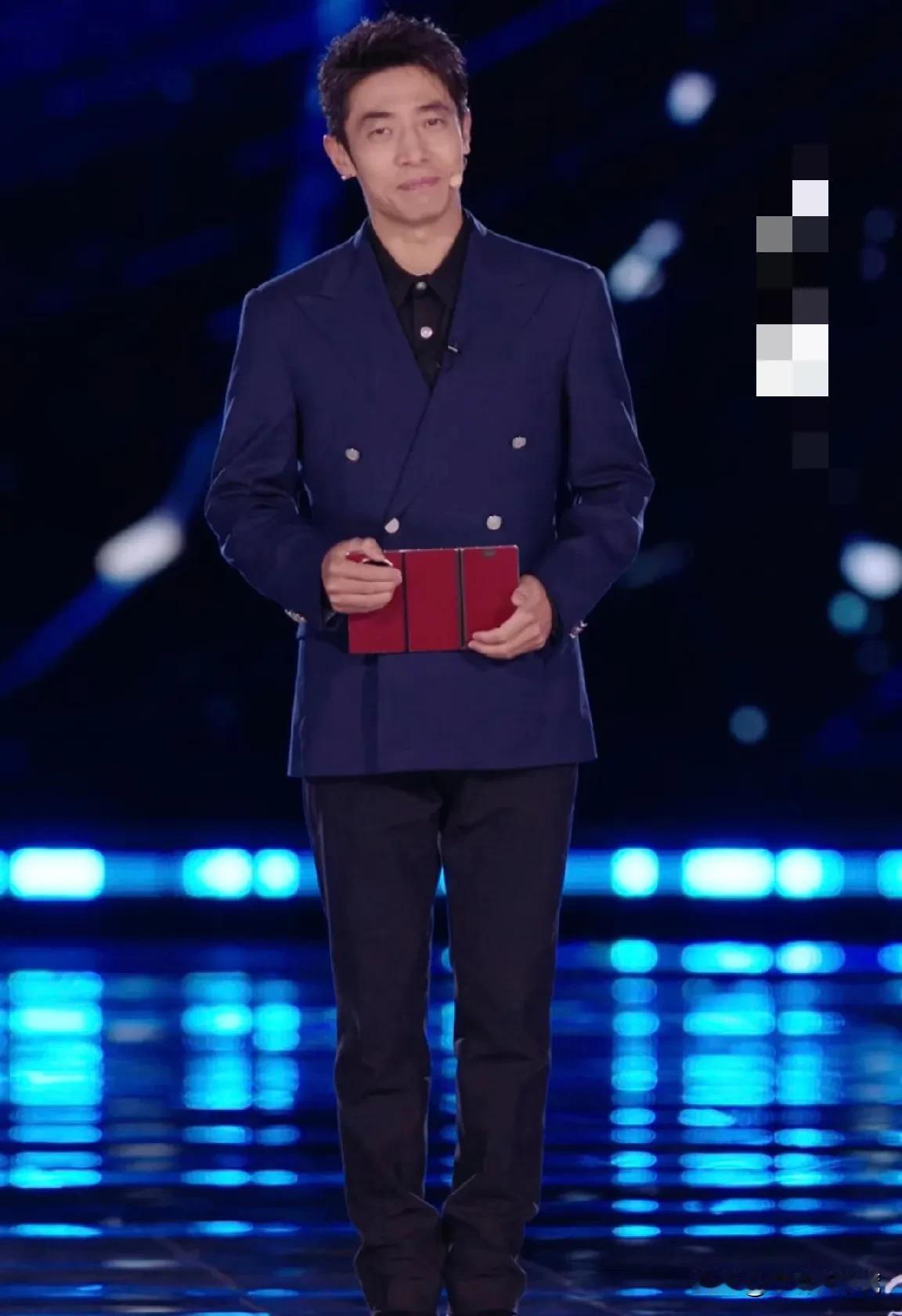 鸿蒙星光盛典有一个细节让人挺有感触的，不是来了很多明星，也不是震撼的舞台设计