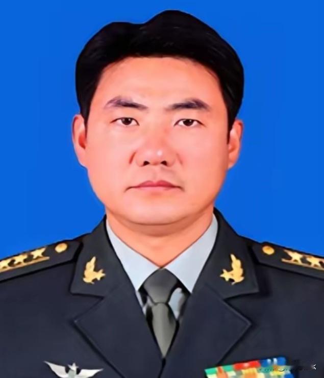 全军上下都憋着一股劲儿，咬牙切齿地喊：“踏平朱日和，活捉满广志！”那句传遍全