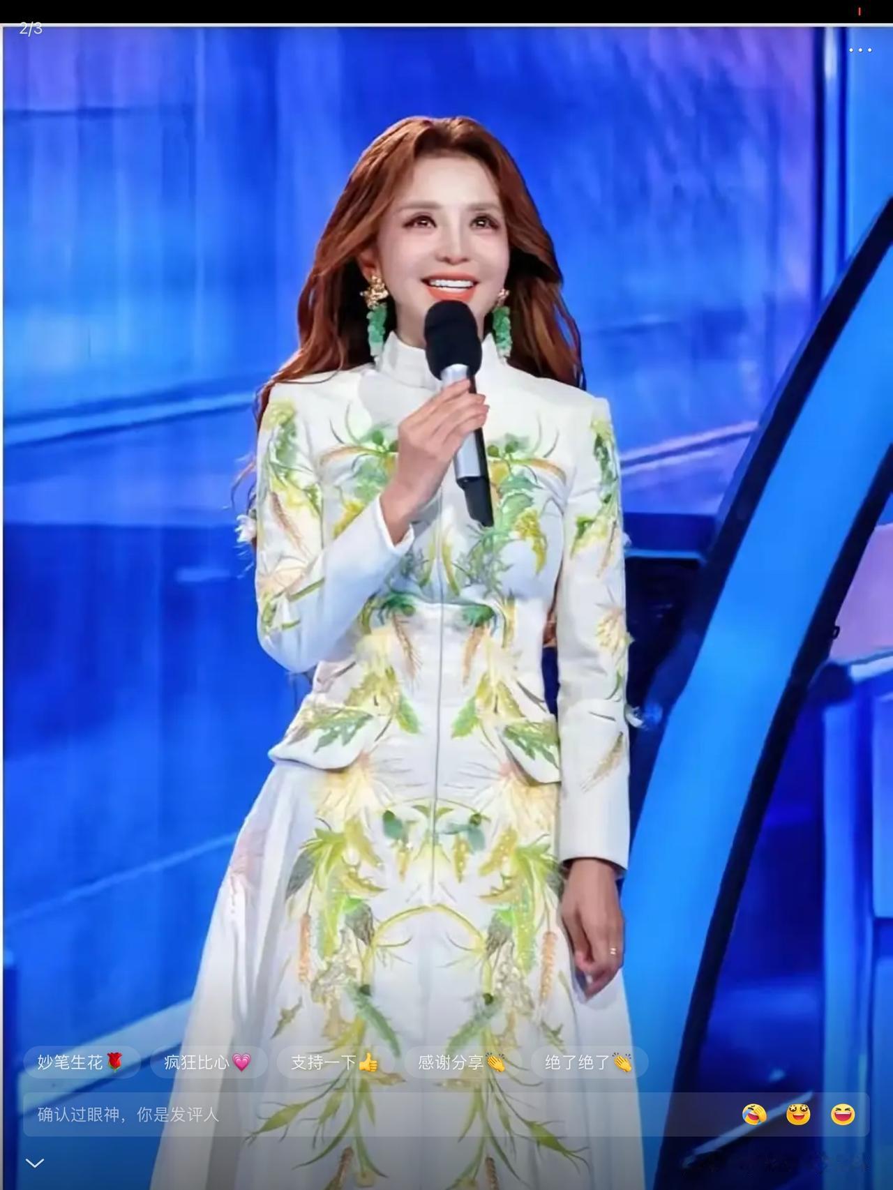 朱迅也老了，央视能不能别让她出来主持大型晚会儿了，眼睛一直往上瞟，视觉效果真的很