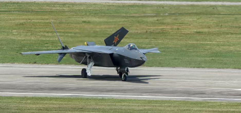 关于中国首款7吨级大型运输无人机“长鹰-8”在河南郑州成功首飞一事，想必许多人都