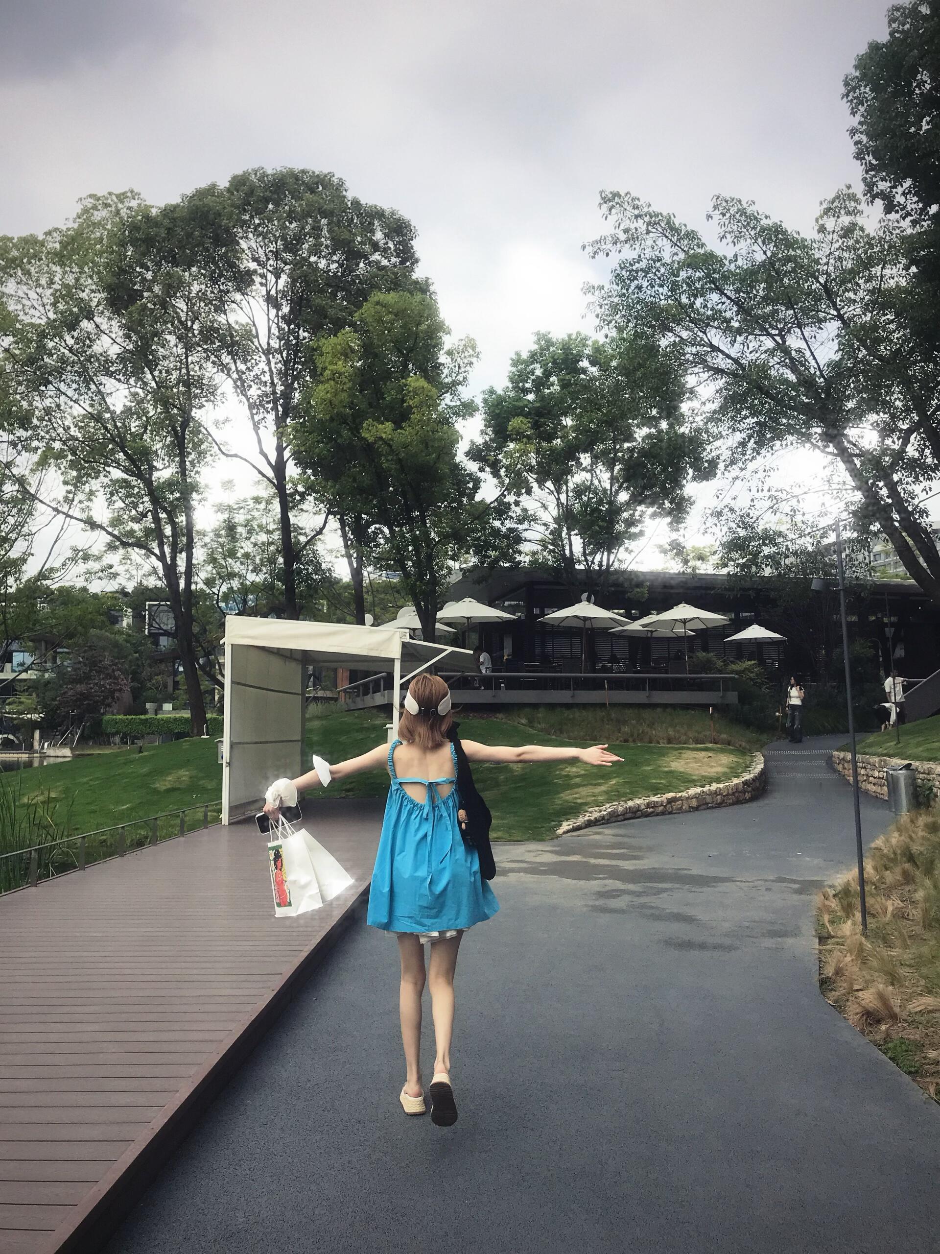 快乐小女孩✨​​​