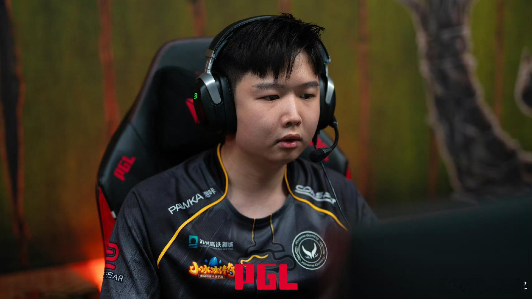 Xinq：莫言脾气挺大的，毛哥也不温顺的，真正温顺的人只有辅助，打职业那个123