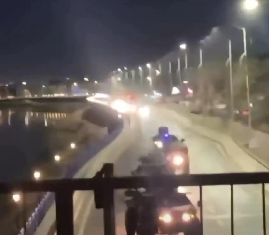 兄弟们，还得是美国仗义！​沙特的美国大使馆被炸了之后，美国第一时间想的不是如何