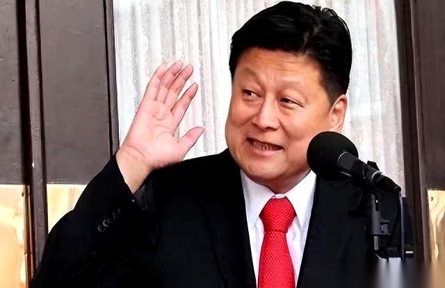 国民党这盘棋，郑丽文快被将死了。一帮大佬，要么端着茶杯在旁边看热闹，要么嘴上喊