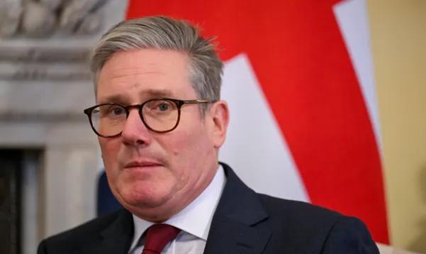 英国机构被炸了。据路透社8月28日报道，英国首相斯塔默28日表示，俄罗斯27日