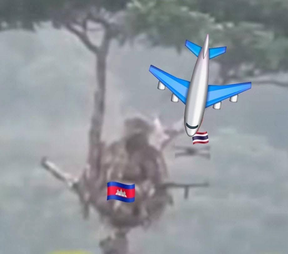 本次泰柬冲突中的流出影像，一名柬军士兵不知是为了更好的射界还是观察泰方目标，爬上