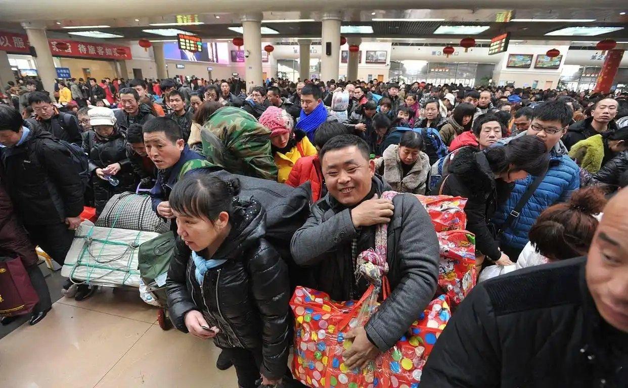 六十多岁在父母眼里也是孩子长大后开始害怕父母变老小时候盼着长大，长大后发现时间过