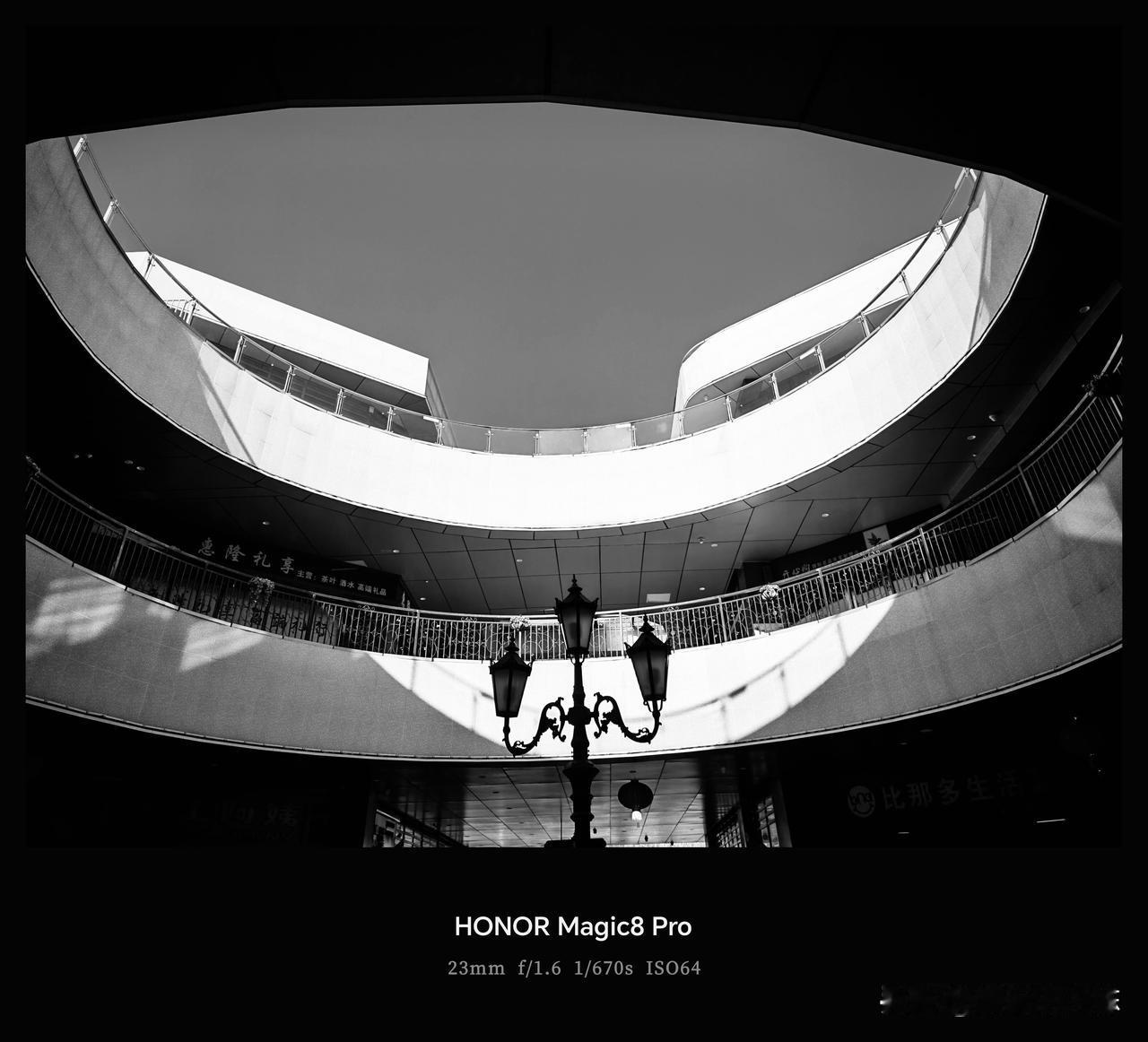 什么样的照片适合拍成黑白照呢？我也曾试着把各种构图的照片转为黑白风格，有些照片很