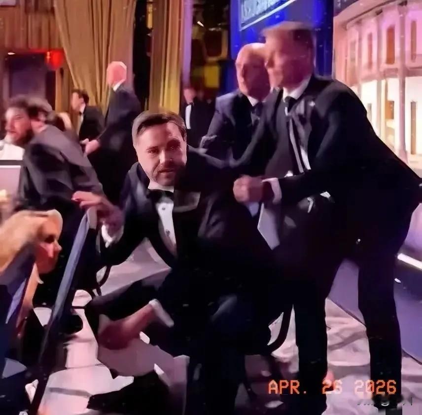 特朗普不怪万斯先走，被记者问道为什么万斯先跑，特朗普说，万斯先走有一部分原因在我