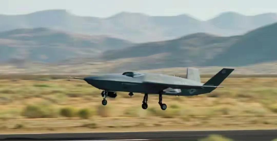 美军下一代空战项目出师不利！4月6日，通用原子公司的YFQ-42A“协同作战飞机