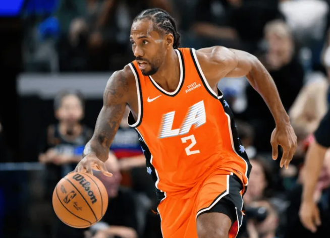 NBA常规赛，快船战胜活塞。伦纳德26中17，三分10中5爆砍55分11板5断3