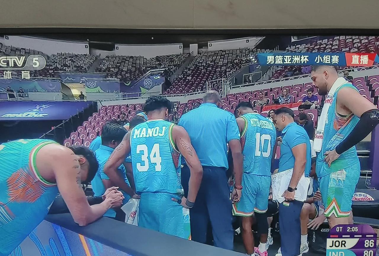印度人打板球那是厉害，在世界都是顶级的存在，也只有巴基斯坦能与他们掰掰手腕。但打