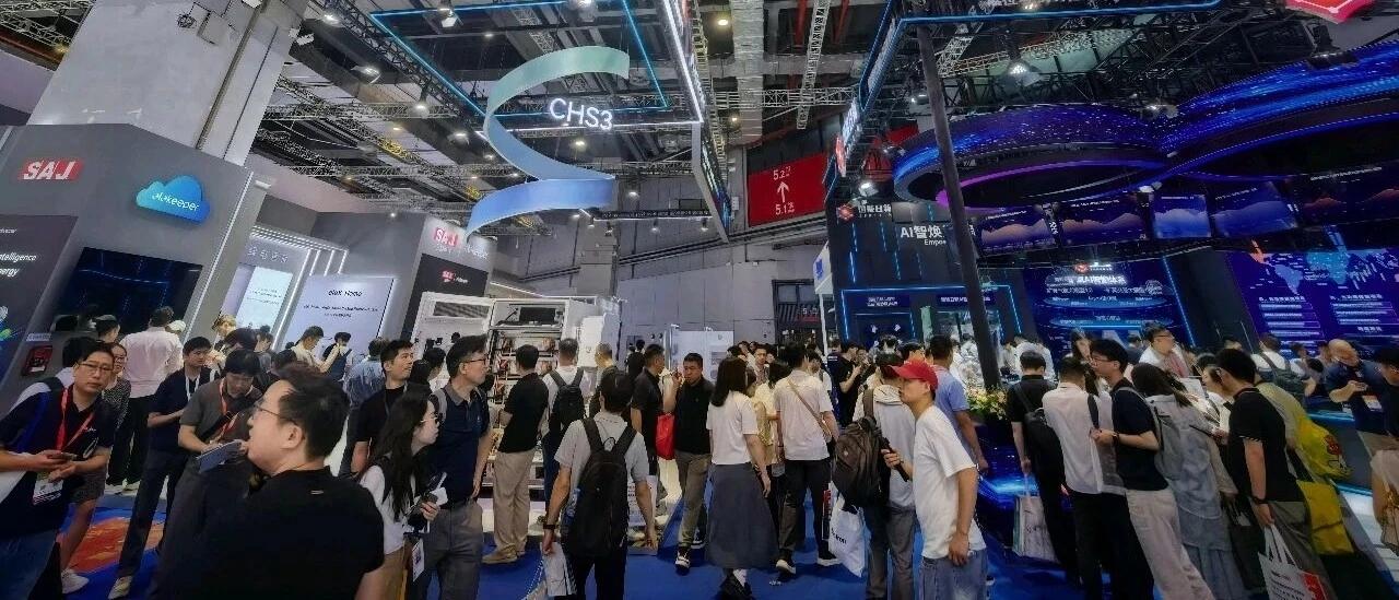 光伏行业变局显现！展会释放多重信号，内忧外患叠加转型加速2026年SNEC