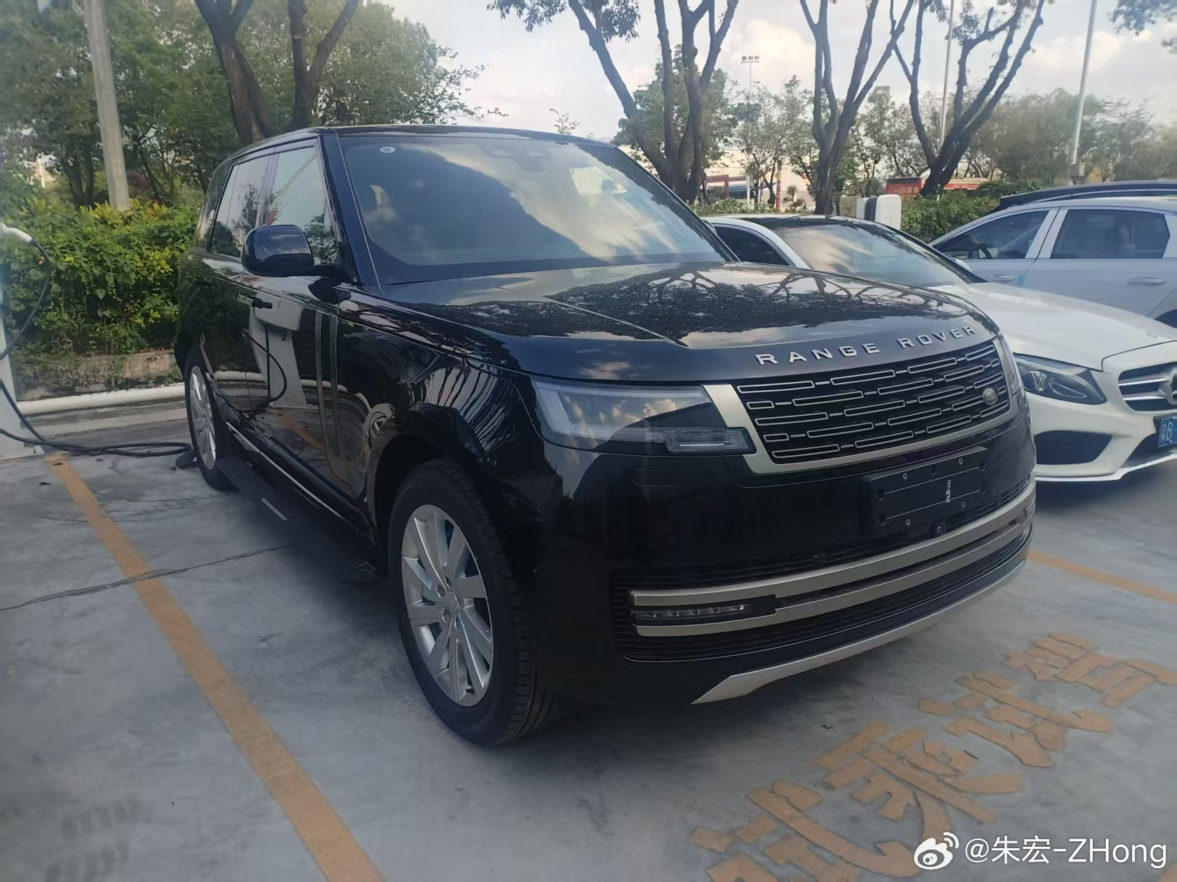 感谢老板支持！喜提揽胜！正好十月一号可以开了[鼓掌][鼓掌][鼓掌]​​​