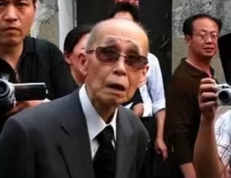 九十多岁日本老兵在接受采访时表示：只要天皇需要我，日本需要我，那么我愿意献出自己