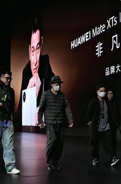 原来刘德华也不例外，40岁的外形，63岁的身体，再怎么保养也不得不服老，虚是