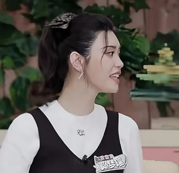 奚梦瑶：“我儿子上幼儿园之后，学校就会有一些演出，之前有个机会学校让他报幕，就他