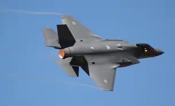 未战先落又一架F35A在日本水域坠海飞行员生死未卜据美国《战区》网站消息，1