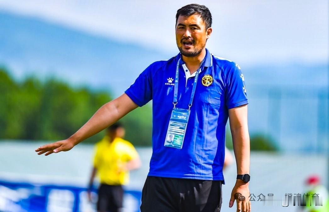 作为1.93米、90公斤的“巨型中锋”，杨林的职业生涯始终与“跑步”绑定着哭笑不