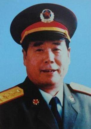 1986年傅全有视察墨脱时，发现300名解放军无一人穿军装，为何？按理说，首长视