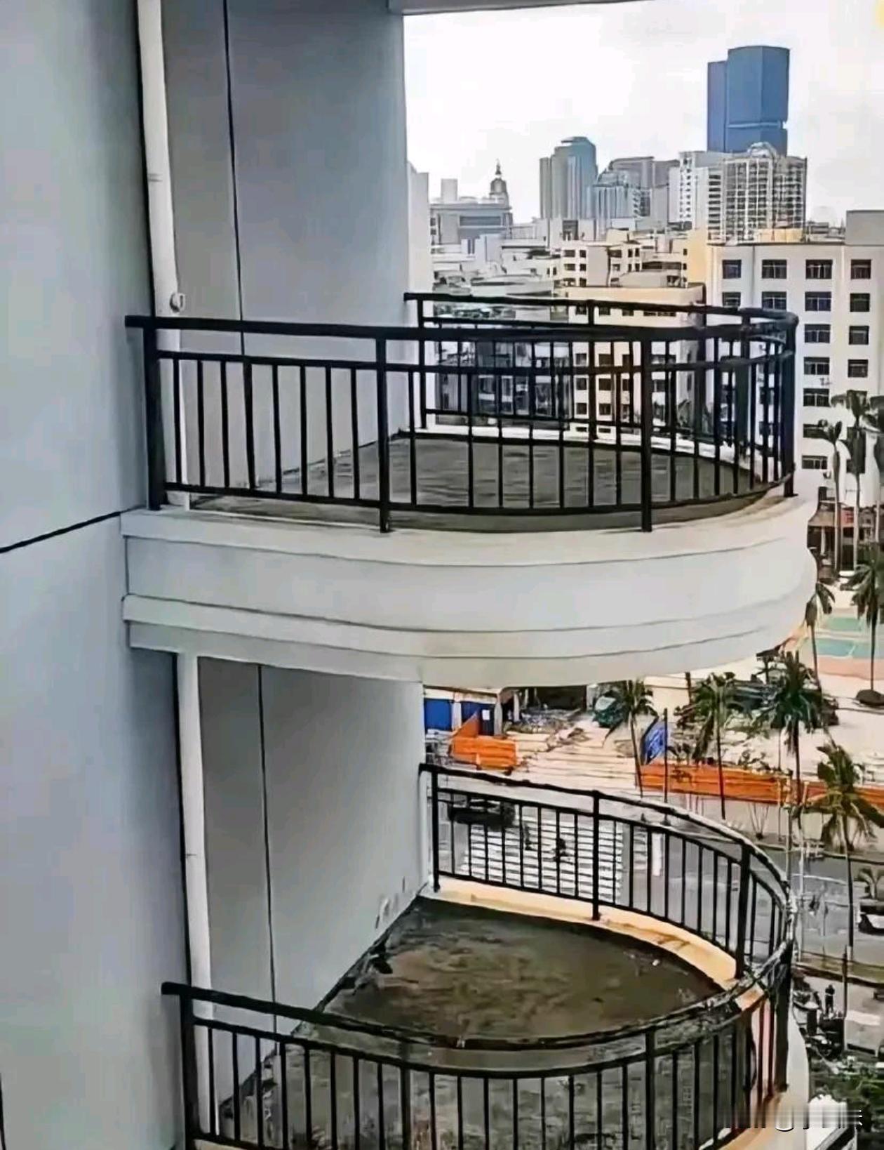 这个阳台也没装门，修它的意义在哪里？