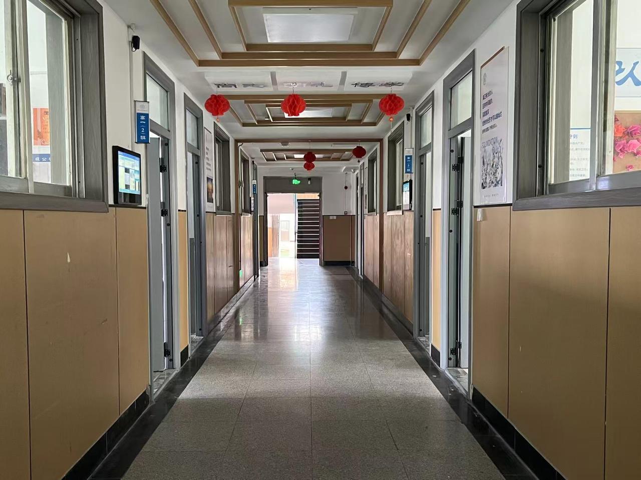 今天中午，和一位“老”教师聊天，这位老师的带班成绩很好，教学水平也不错，学生很喜