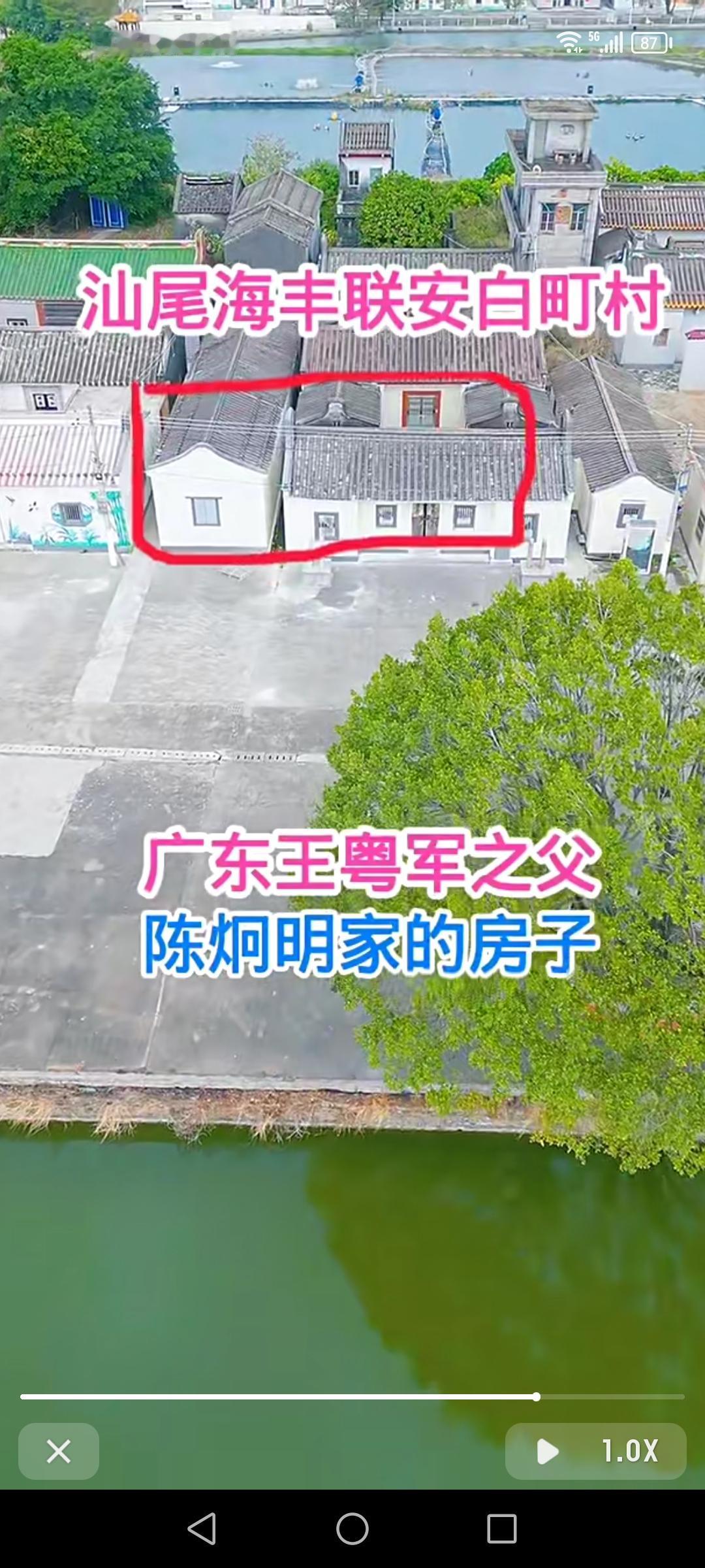 你眼前所看到的这个古镇，就是湖南投资超一百亿的4A级景区——新华联铜官窑古镇。它