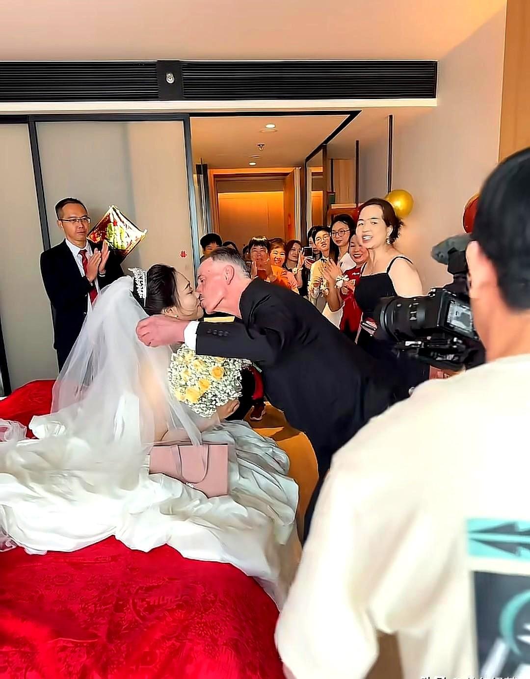 真是让人百思不得其解，一个年轻貌美的中国女生居然愿意嫁给60多岁的外国老年人，难