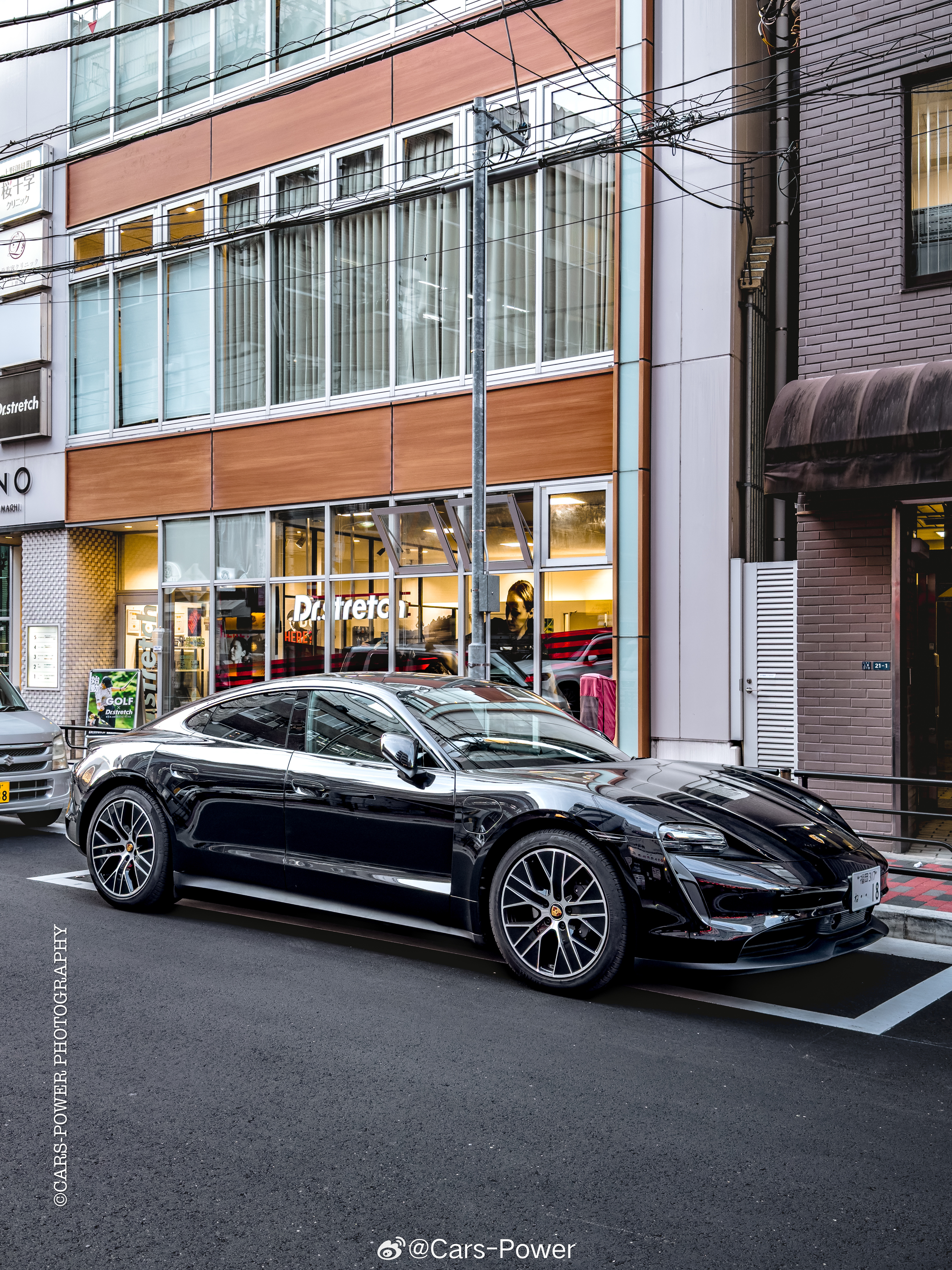 一直被各种牛鬼蛇神模仿但始终未被超越黑色🖤🖤🖤保时捷Taycan