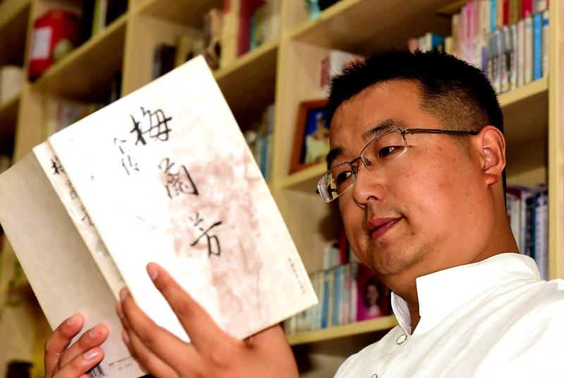 有的地方乡村中小学教师晋升高级职称有三十年的倾斜政策，乡村教龄满三十年的教师不受